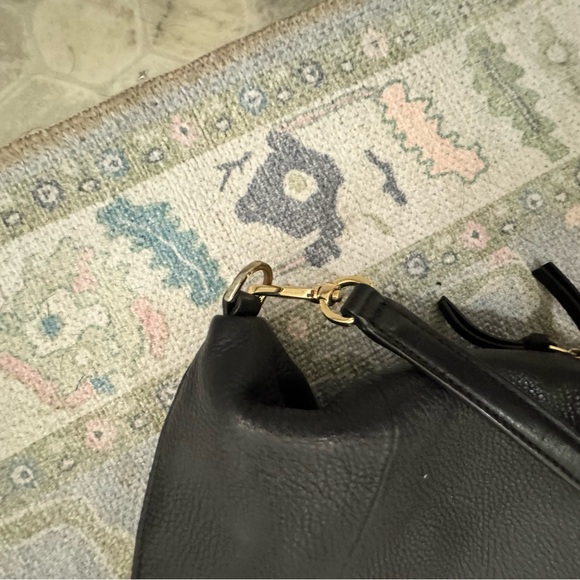 Tory Burch pebbled leather slouchy tote with crossbody strap - Picture 4 of 7